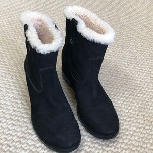 Cole Haan blk leather boots with shearling.